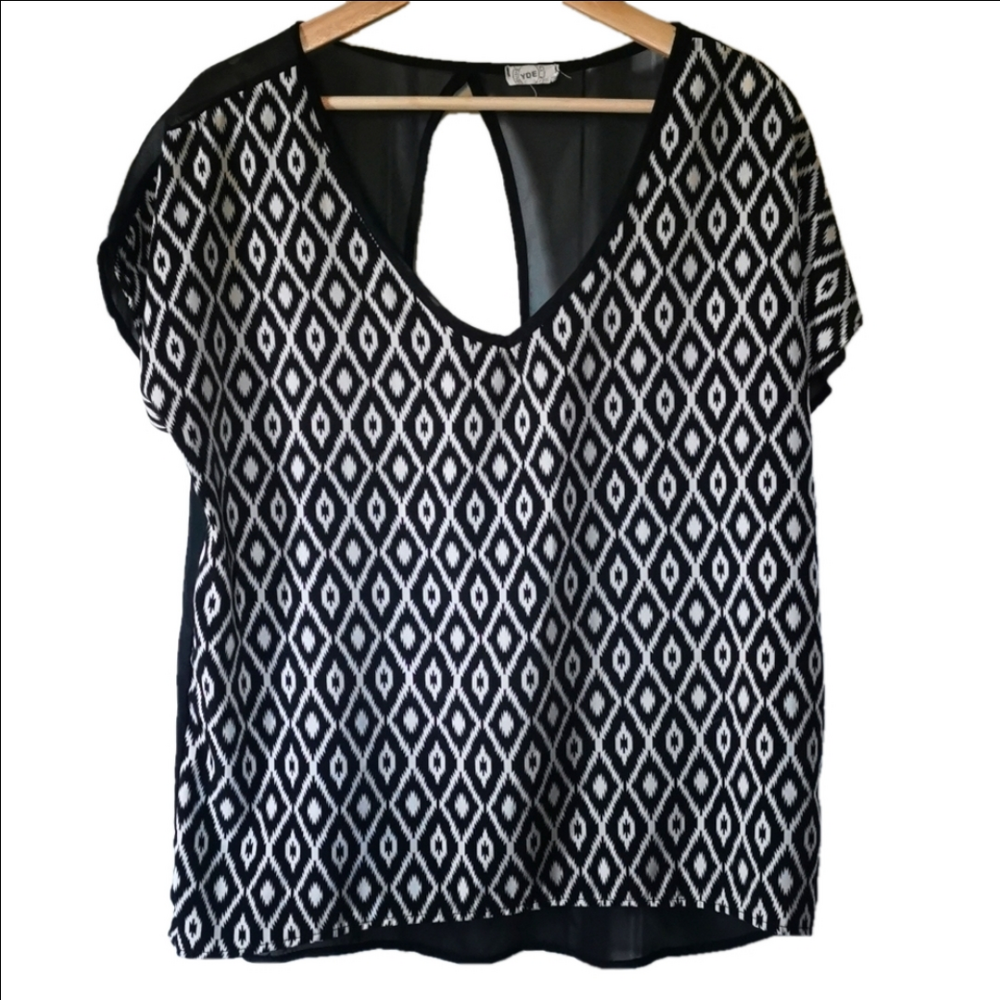 YDE Sheer blouse. Size large. EUC